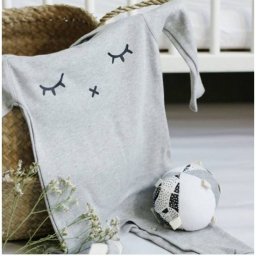 Organic sensory bal met rammelaar