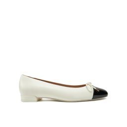 Stuart Weitzman Обувки на ток Sleek Bow Flat SG888 Екрю