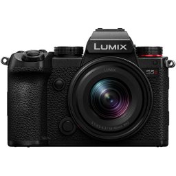 Panasonic Lumix S5D + Lumix S 18-40mm f/4.5-6.3
