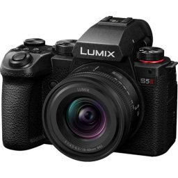 Panasonic Lumix DC-S5 II + Lumix S 18-40mm f/4.5-6.3