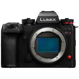 Panasonic Lumix S1II + Lumix S 24-105 mm f/4 Macro O.I.S.