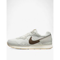 NIKE Venture Runner Shoes White