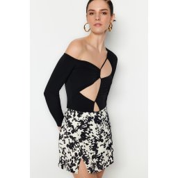 Trendyol Black Window/Cut Out Detailed Snap Body