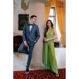 Elegant jumpsuit with a wide leg and lime with a tie at the top