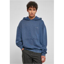 Small embroidery with a spaceblue hood