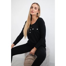 Set with a neckline with black snaps
