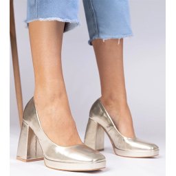 Gemre Gold pumps on a chunky heel with a square toe Irenois