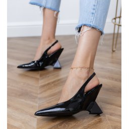 Gemre Black sandals on a geometric wedge Kokkes