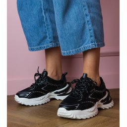 Gemre Black sporty sneakers with thick soles Lirana