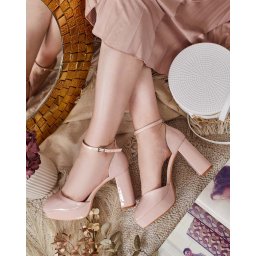 Resti Women's Lefeyoa lacquered post sandals