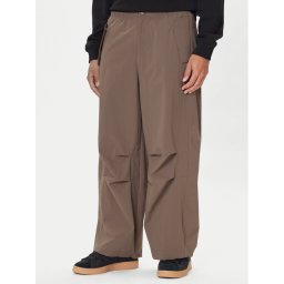 adidas Текстилни панталони Premium Essentials Utility Parachute JW1087 Кафяв Loose Fit