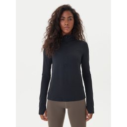 Girlfriend Collective Тениска от техническо трико Reset 3054 Черен Slim Fit