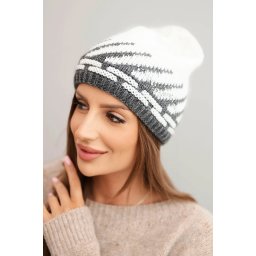 Дамска зимна вълнена шапка с циркони и шарка