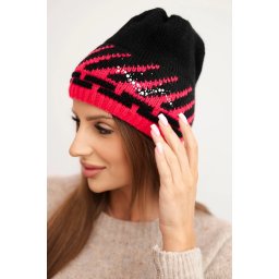 Дамска зимна шапка с геометричен мотив и кристали