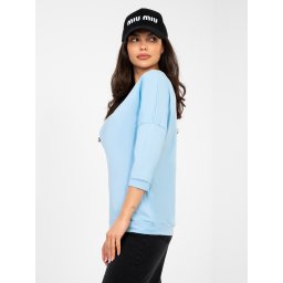 Пастелно синя блуза с деколте на гърба