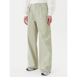 New Balance Текстилни панталони Boylston WP51538 Зелен Relaxed Fit