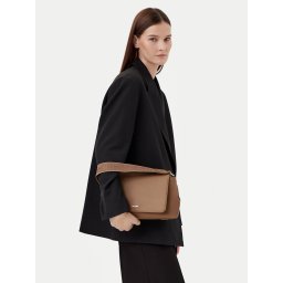 Дамска чанта Calvin Klein K60K613085 Бежов