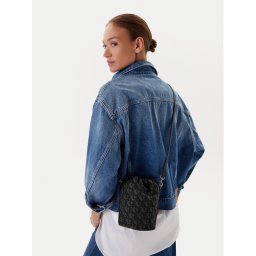 Calvin Klein Дамска чанта LV04F3208G Черен