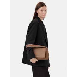 Calvin Klein Дамска чанта K60K613085 Бежов