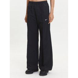 Nike Долнище анцуг Trend FQ3588 Черен Relaxed Fit