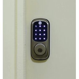 FECHADURA YALE C/ SENHA DIGITAL OU CHAVE MANUAL