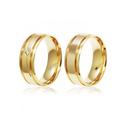 Aliança Folheada a Ouro 8mm Reta com Frizo Diagonal com Pedra de Zircônia