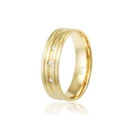 Aliança Folheada a Ouro Reta 6 mm com 3 Frizos e 3 Pedras de Zircônia de 1.5 mm