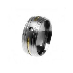 Aliança em aço inox anatômica 8mm com um filete interrompido em ouro e pedra de zircônia de 2mm com frisos