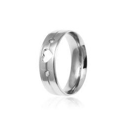 Aliança em Aço Inox Reta 7 mm com Coração Vazado e Pedra de Zircônia de 1,5 mm