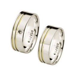 Aliança Confort Reta de Prata 7mm com 2 Filetes Laterais em Ouro / Aliança Confort Reta de Prata 7mm com 2 Filetes Laterais em Ouro e Pedra de Zircônia de 2mm