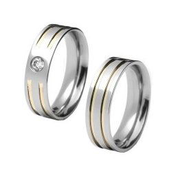 Aliança em aço inox confort reta 6mm c/ 2 filetes em ouro / Aliança em aço inox confort reta 6mm c/ 2 filetes em ouro interrompidos e pedra de zircônia de 3mm