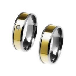 Aliança em aço inox anatômica 6mm com um filete em ouro de 4mm / Aliança em aço inox anatômica 6mm com um filete em ouro de 4mm e 1 pedra de zircônia 2 mm