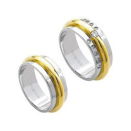Aliança de Ouro e Ouro Branco 18k 750 Largura 7.50mm Altura 2.30mm / Aliança de Ouro e Ouro Branco 18k 750 com 1 Brilhante de 11.00Pontos e 10 Brilhantes de 1.00Pontos Largura 7.50mm Altura 2.30mm