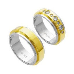 Aliança de Ouro e Ouro Branco 18k 750 Largura 7.00mm Altura 2.20mm / Aliança de Ouro e Ouro Branco 18k 750 com 3 Brilhante de 11.00Pontos e 4 Brilhantes de 2.25Pontos Largura 7.00mm Altura 2.20mm
