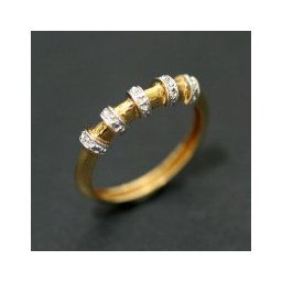 Anel de Ouro Amarelo e Ouro Branco Meia Aliança com 5 Diamantes de Meio Ponto