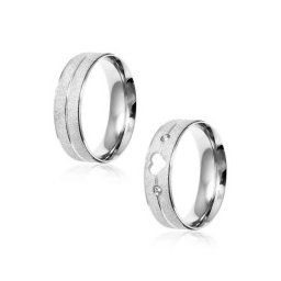 Aliança em Aço Inox Reta 7 mm com Frizo Central Rebaixo Lateral Fosca / Aliança em Aço Inox Reta 7 mm com Coração Vazado e Pedra de Zircônia de 1,5 mm Fosca
