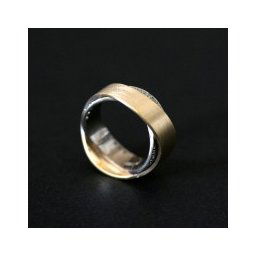 Aliança Anatômica de Ouro 18k 750 e Ouro Branco 18k 0750 Largura 9.0mm Espessura 1.5mm com 4 Diamantes de 2 Pontos