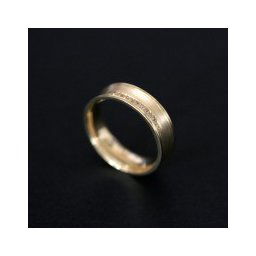 Aliança Anatômica de Ouro 18k 750 Largura 5.9mm Espessura 1.5mm com 15 Diamantes de 1 Ponto