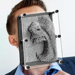 Pinart 3D tabulka se špendlíky - 3D pin art umění