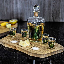 Karafa na tequilu luxusní 840ml + 4 sklenice na dřevěném stojanu (ruční výroba)