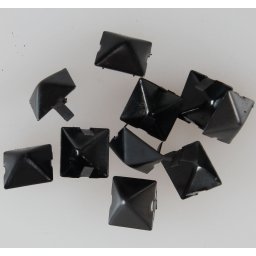 pyramidy kovové BLACK - 10ks - CW-076