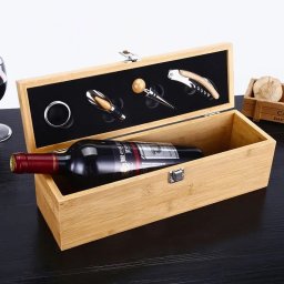 Dřevěná krabice na víno - luxusní dárkový set na víno 4 doplňky
