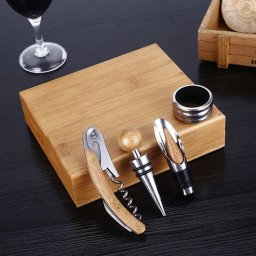 Dřevěná dárková krabička pro víno - luxusní set 4 doplňky