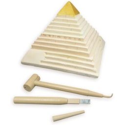 BUKI France Vykopávka Tajemná pyramida