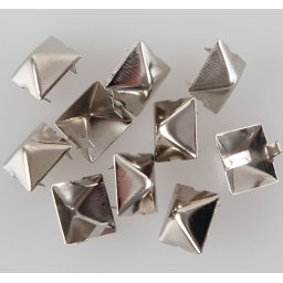 pyramidy kovové - 10ks - CW-044