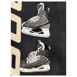 Hokejové brusle Easton Mako M7 JR - vel. 3.0 2EE - bazar Size 3.0 EE = EU 36.0 = 22.6cm