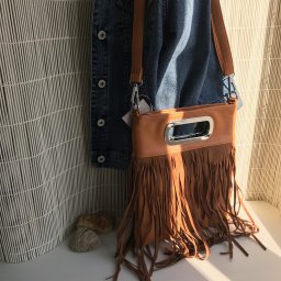 V&V Módní crossbody kabelka s třásněmi - FOX