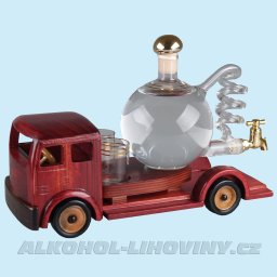 Auto s kulatým destilačním přístrojem