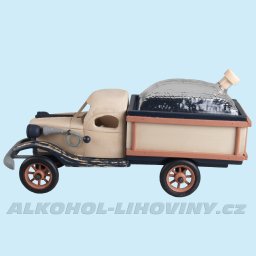 Dřevěné auto s kupou