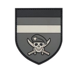 101INC nášivka plastová 3D štít s lebkou COMMANDO šedočerná